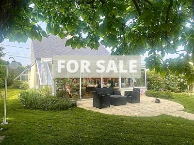 Contemporary Detached House with Swimming Pool