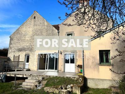 Lovely Detached House with Garden