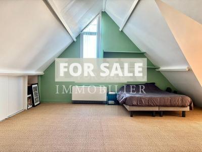 Contemporary Detached House with Pool