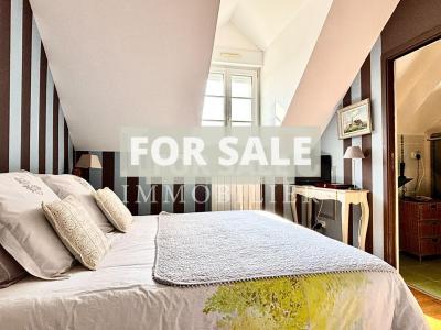 Detached Country House with Lake and Open Views