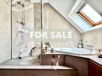 Detached Country House with Lake and Open Views