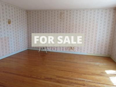 Detached House With Garden And Outbuilding