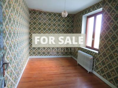 Detached House With Garden And Outbuilding