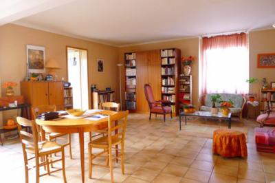 Apartment With Terrace in Bourgeois Building