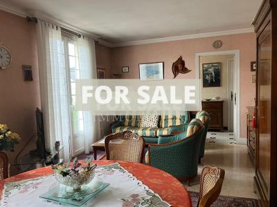 Detached House with Landscaped Garden