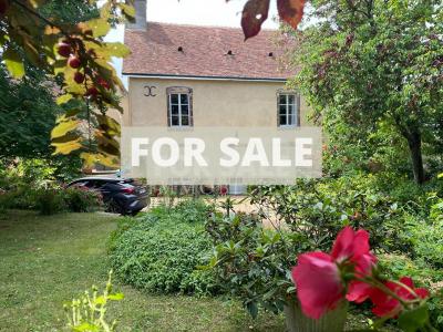 Presbytere Du Xviiieme Siecle Proche Beaumont Sur Sarthe.belles Prestations