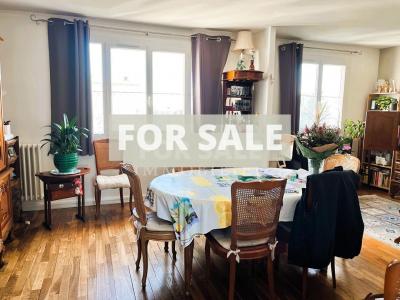 Apartment For Sale in Building with Elevator