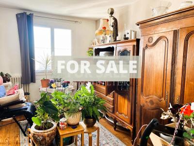 Apartment For Sale in Building with Elevator