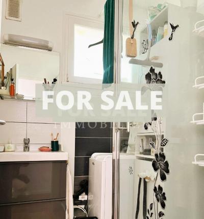 Apartment For Sale in Building with Elevator