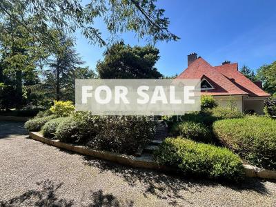 Beautiful Detached House in Parkland Gardens