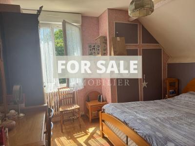 Detached House with Garden and Double Garage