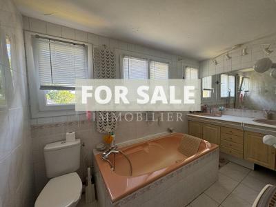 Detached House with Garden and Double Garage