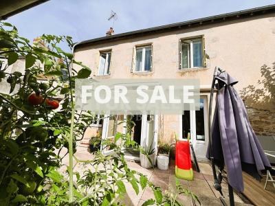 Town House With Courtyard Garden and Garage