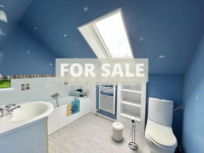 Detached Country House with Covered Pool and Pond