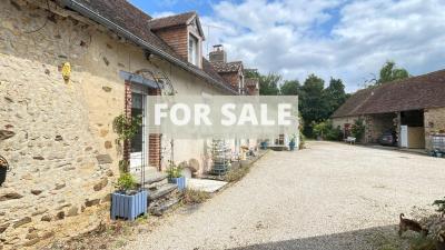 Longere De Charme Avec Nombreuses Dependances Proche Fresnay -sur Sarthe