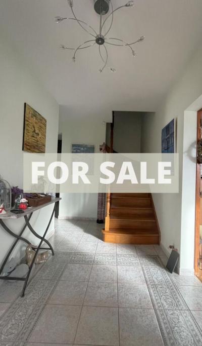 Beautiful Detached House with Lovely Garden