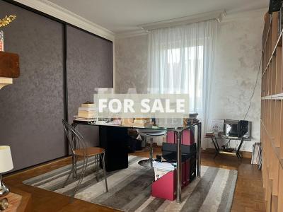 Beautiful Detached House with Lovely Garden