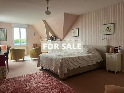 Beautiful Detached House with Lovely Garden