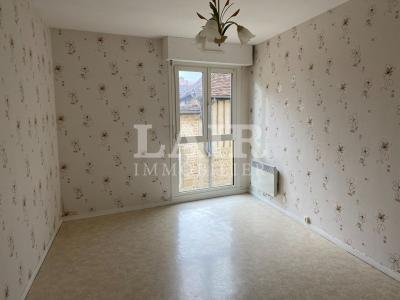 Apartment with Balcony in Heart of Town