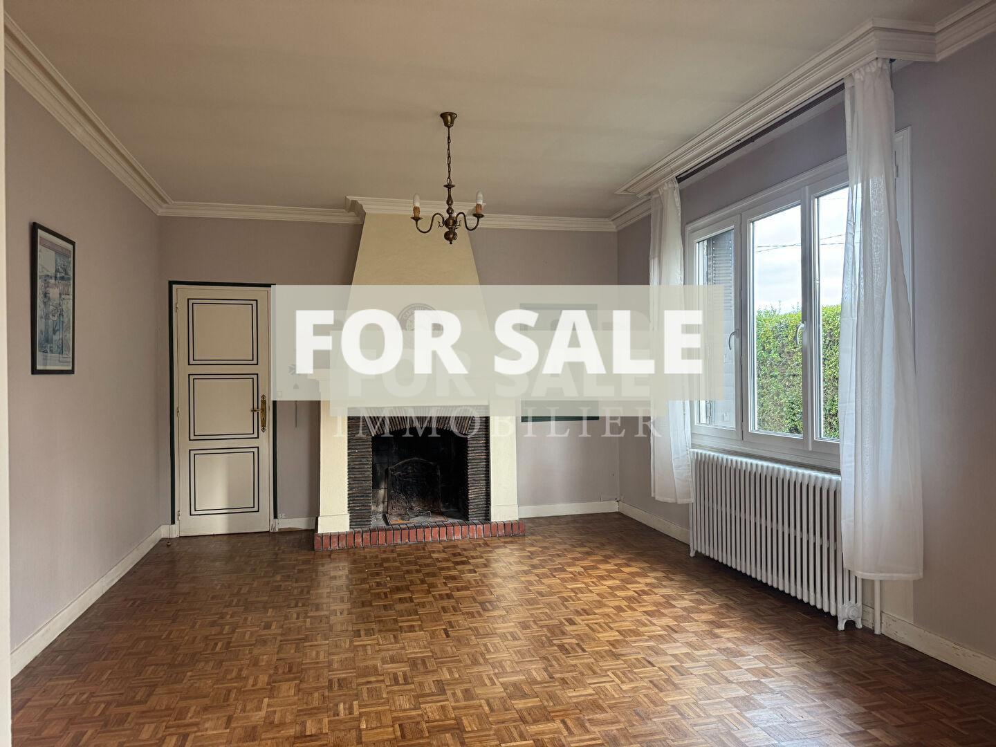 Large Detached Family House with Garden