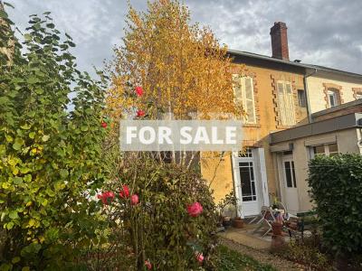 Traditional House with Garden