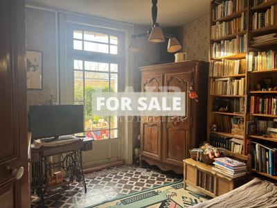 Traditional House with Garden