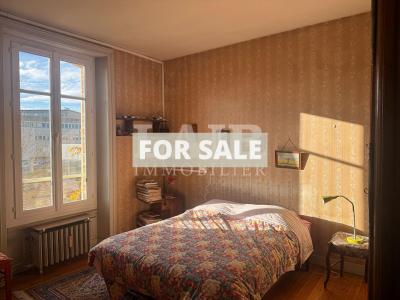 Traditional House with Garden