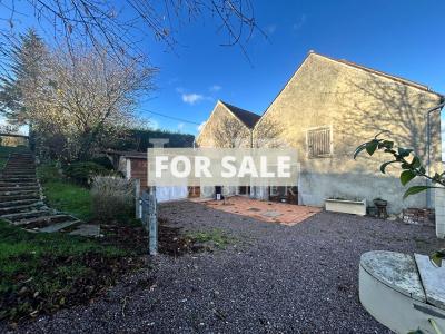 Detached House with Garden and Pond