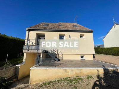 Detached House with Garden and Open View