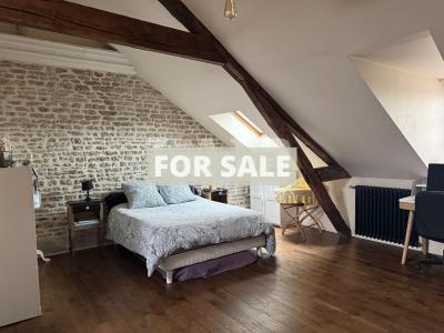 Town House with Courtyard Garden and Garage