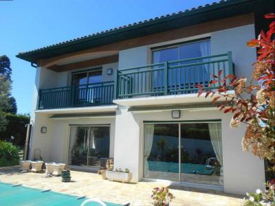 Villa with Pool, Great Location