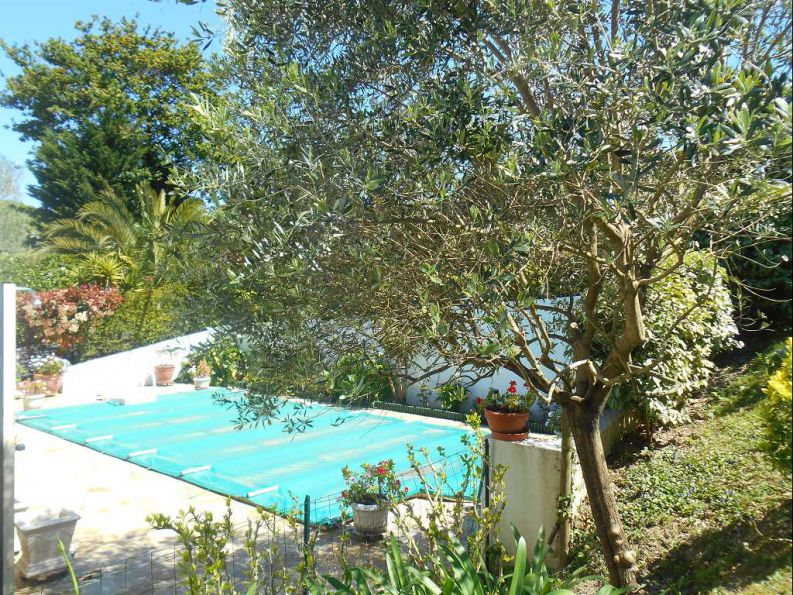 Villa with Pool, Great Location