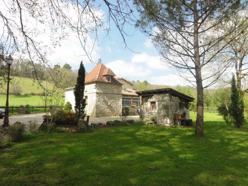 Main Photo of a 3 bedroom  Country House for sale