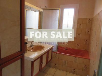 Detached House with Garden in Nice Location