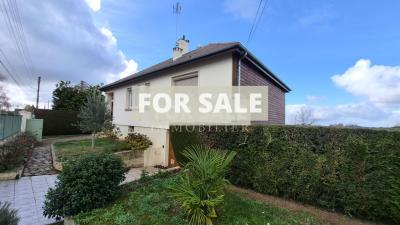 Detached House with Garden and Open View