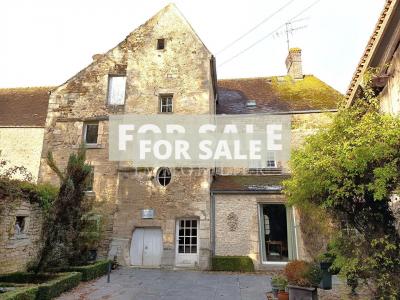 Manor House Style Property with Landscaped Gardens