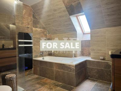 Traditional House with Garden and Heated Pool