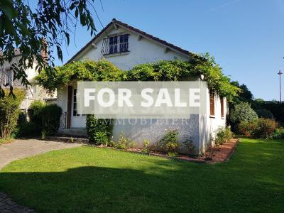 Detached House and a Guest Gite, Lovely Garden