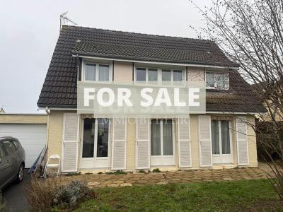 Detached House with Garden on Outskirts of Town