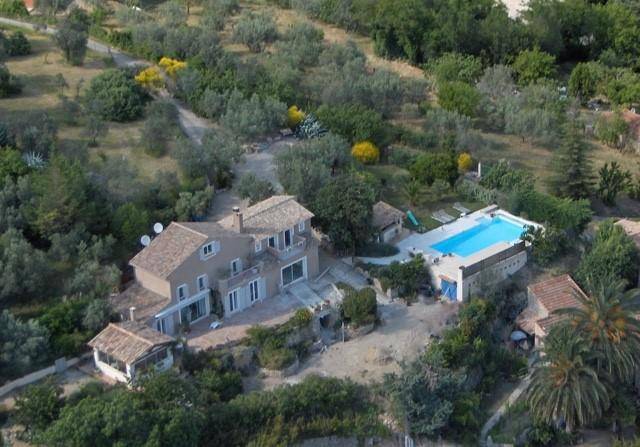 Main Photo of a 4 bedroom  Villa for sale