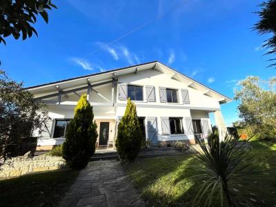 Spacious Detached House With Guest Gite