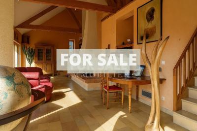 Detached Country House with Landscaped Garden