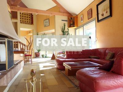 Detached Country House with Landscaped Garden