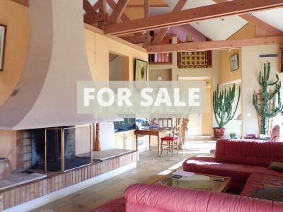 Detached Country House with Landscaped Garden