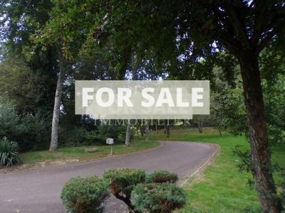 Detached Country House with Landscaped Garden