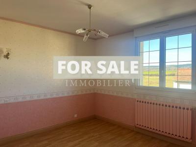 Impressive Detached House with Landscaped Garden