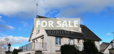 Detached House with Garden in Great Location