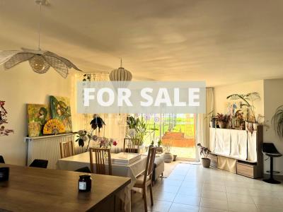 Modern Detached House with Garden