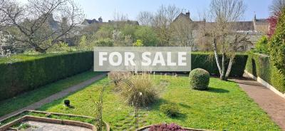 Detached House with Landscaped Garden