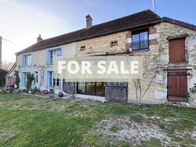 Detached Country House with Landscaped Garden